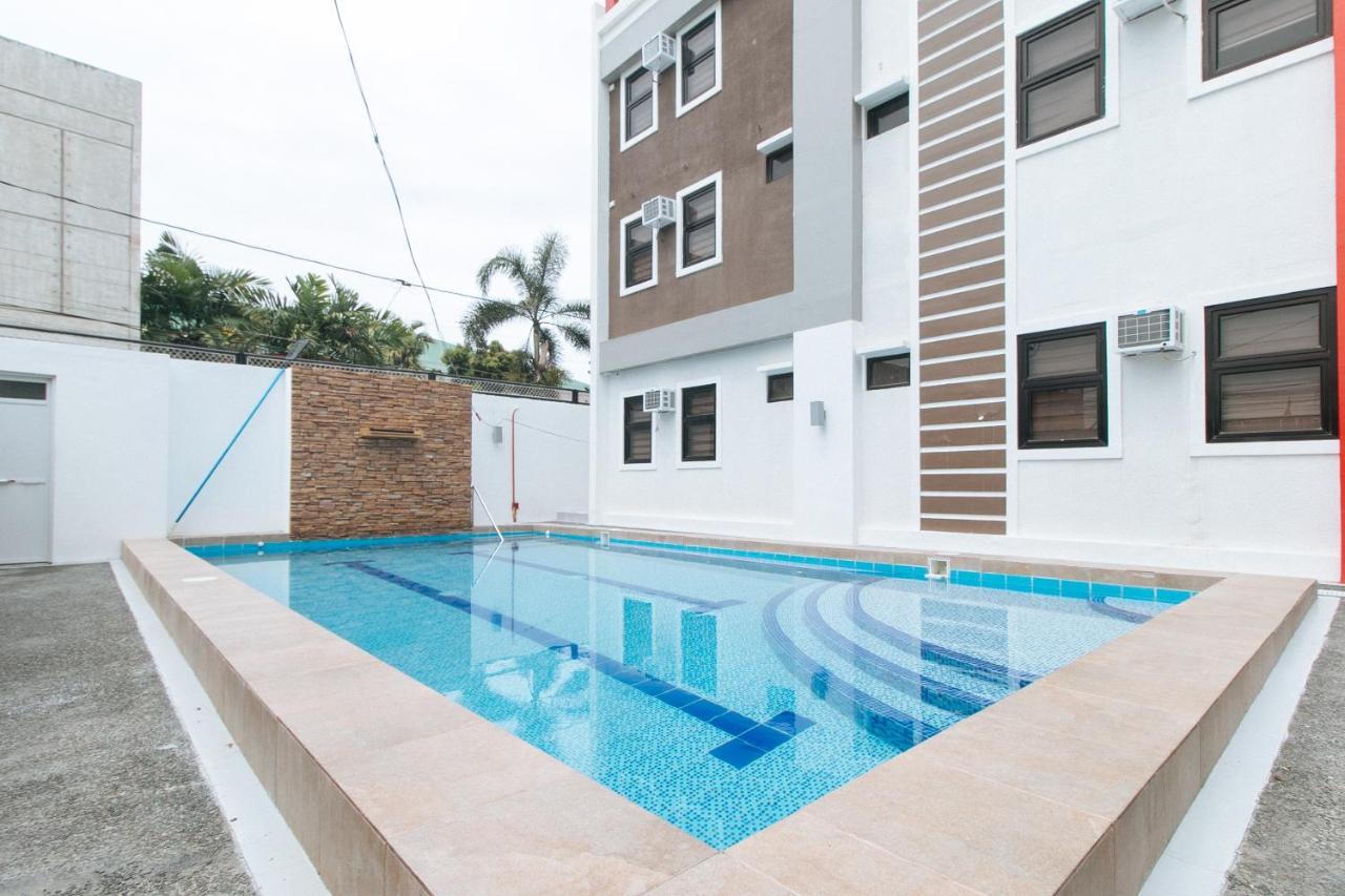 Reddoorz Plus At Dbuilders Poblacion Bgc تاغويغ المظهر الخارجي الصورة