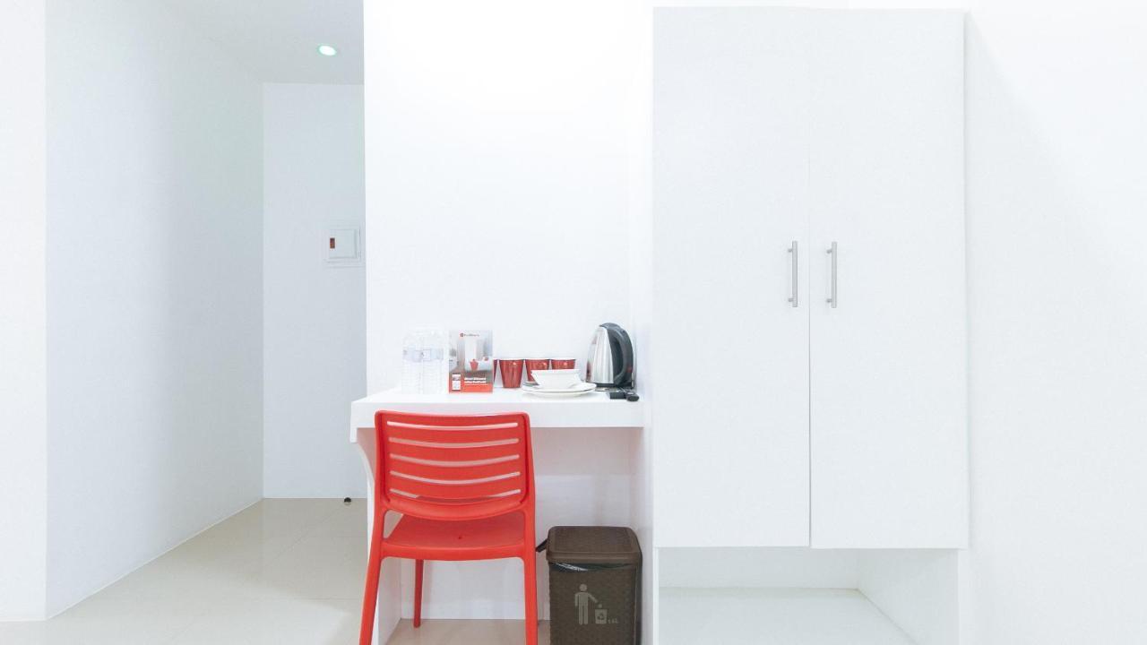 Reddoorz Plus At Dbuilders Poblacion Bgc تاغويغ المظهر الخارجي الصورة