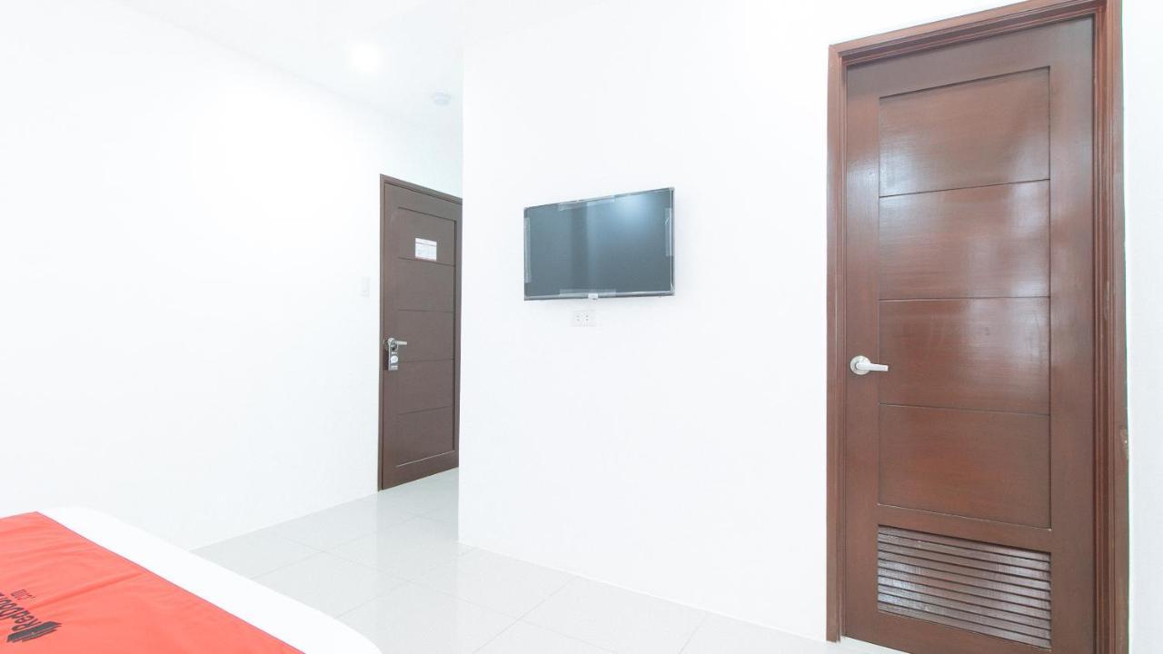 Reddoorz Plus At Dbuilders Poblacion Bgc تاغويغ المظهر الخارجي الصورة